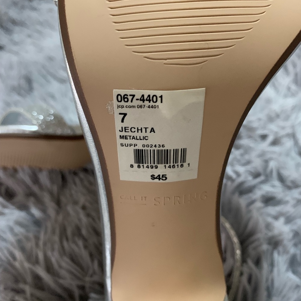 Shoes - Picture 4 of 4